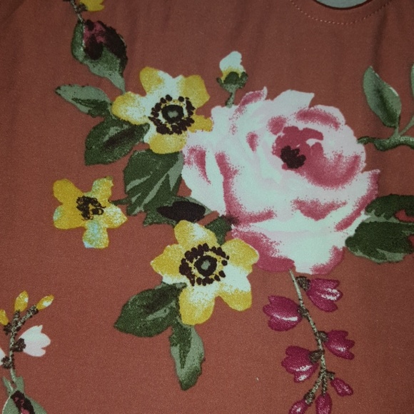 Floral Tank - Picture 3 of 3